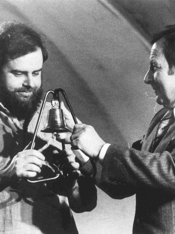 dka-nachruf-michael-bauer-portrait Michael Bauer, Deutscher Kleinkunstpreis 1977, unterhaus Mainz, überreicht von OB Jockel Fuchs.